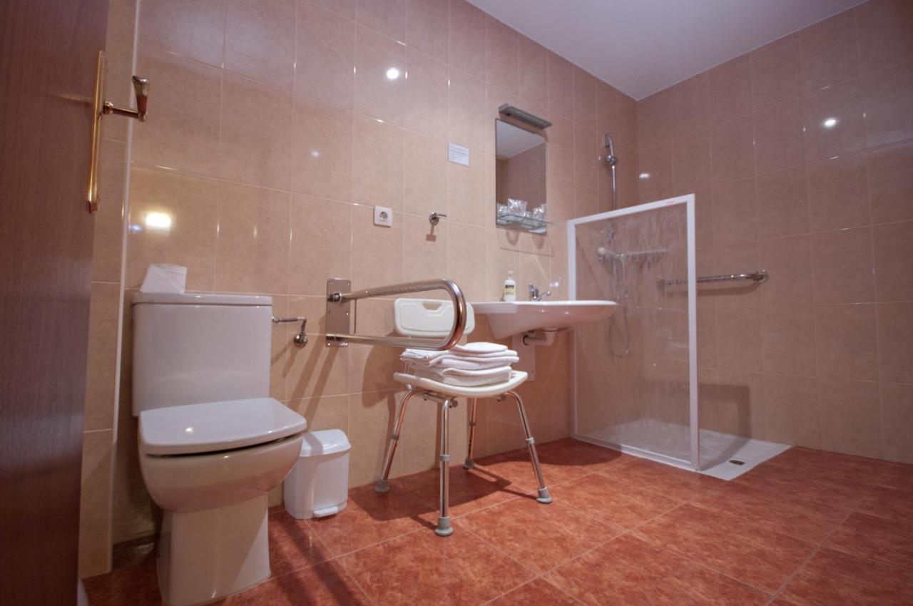 U-Hotel Dario Lugo Bagian luar foto