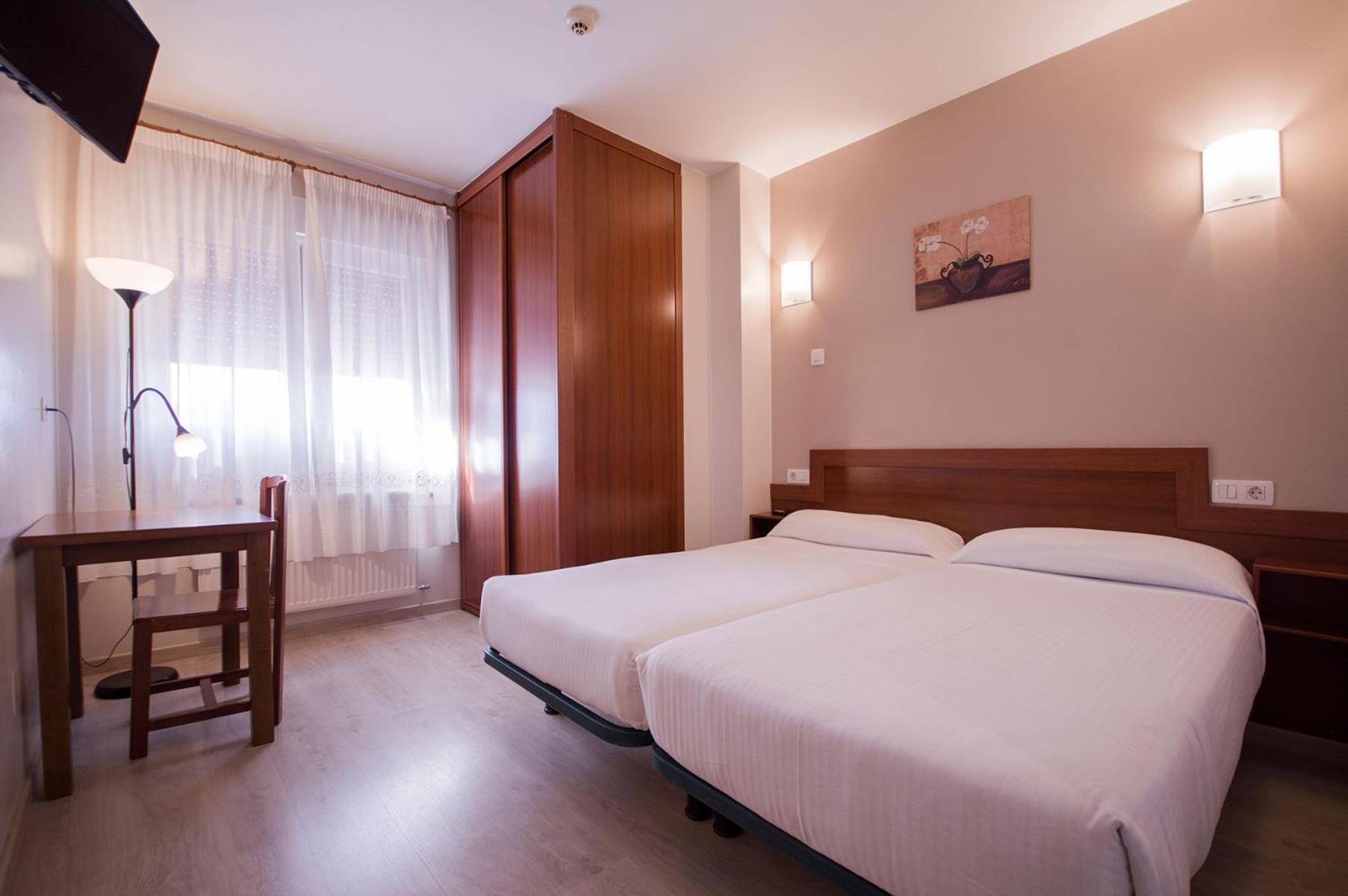 U-Hotel Dario Lugo Bagian luar foto