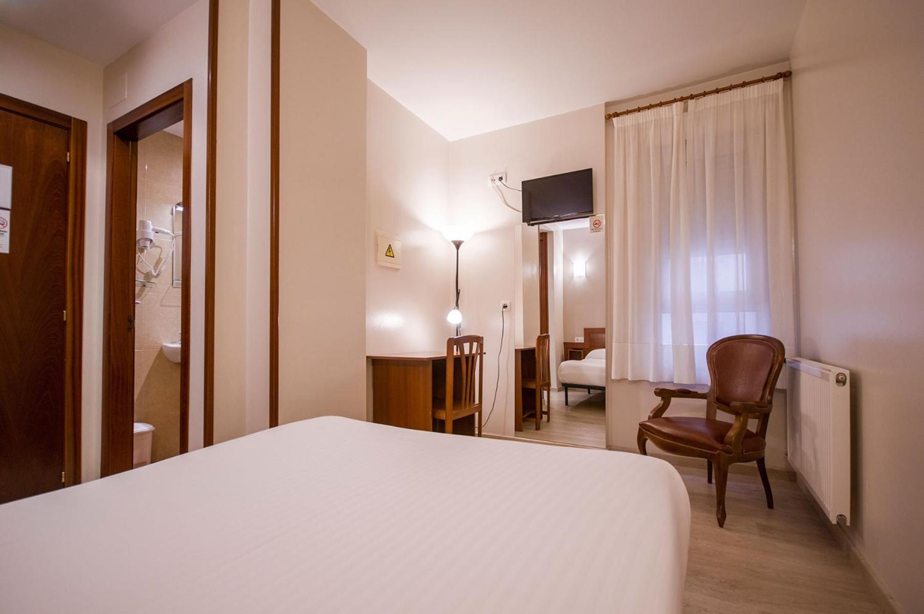 U-Hotel Dario Lugo Bagian luar foto