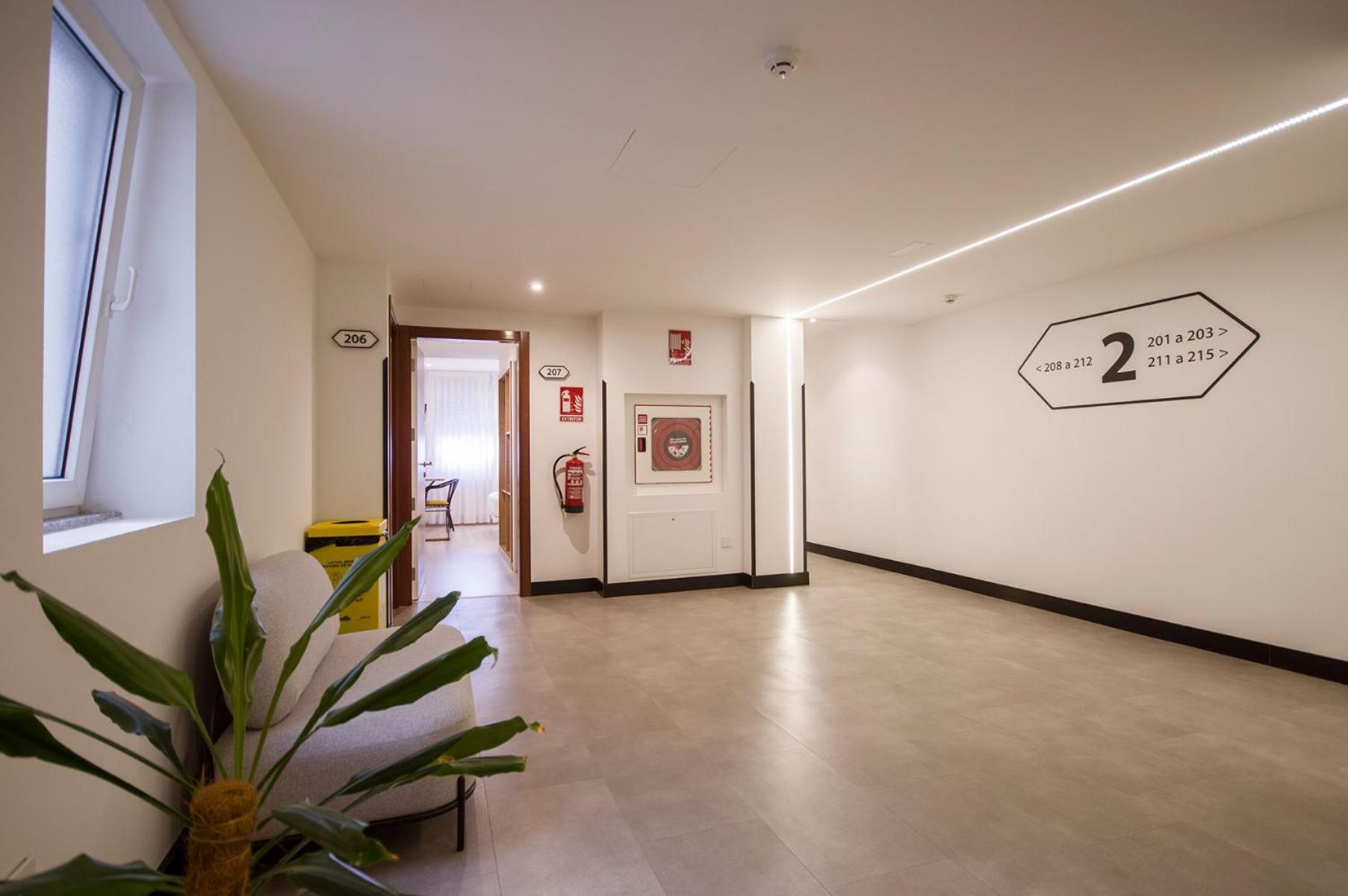 U-Hotel Dario Lugo Bagian luar foto
