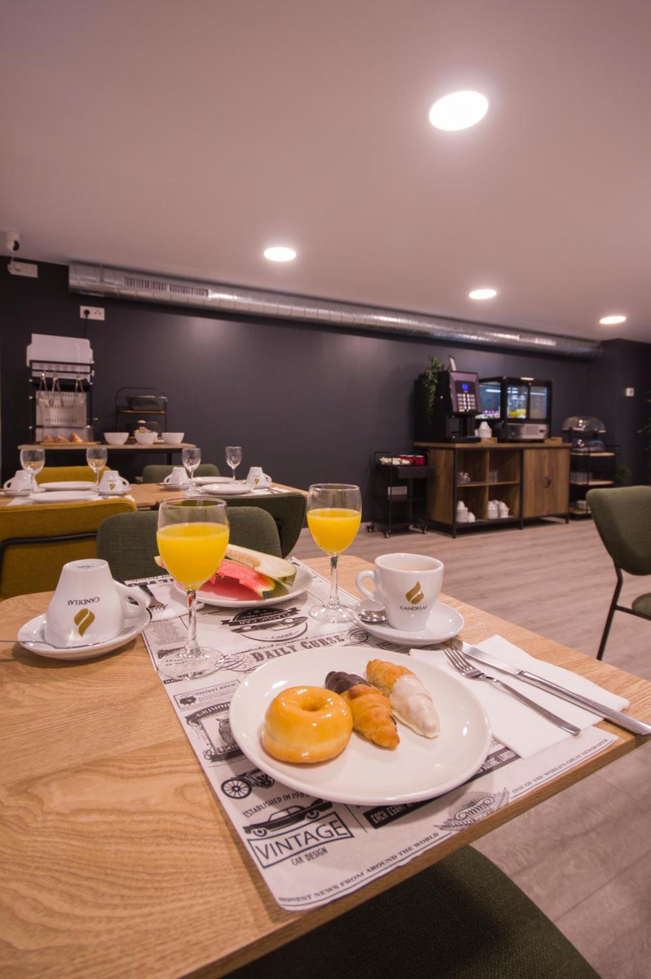 U-Hotel Dario Lugo Bagian luar foto