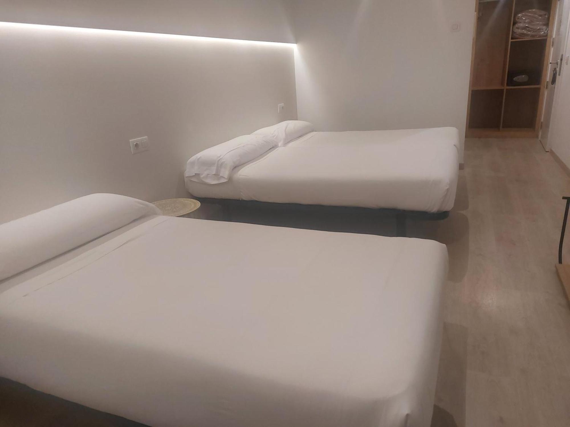 U-Hotel Dario Lugo Bagian luar foto
