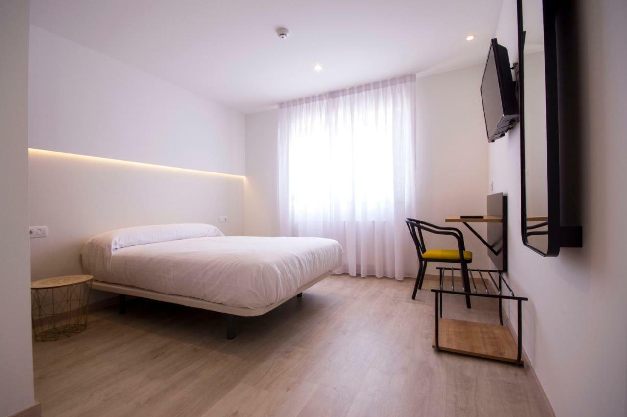 U-Hotel Dario Lugo Bagian luar foto