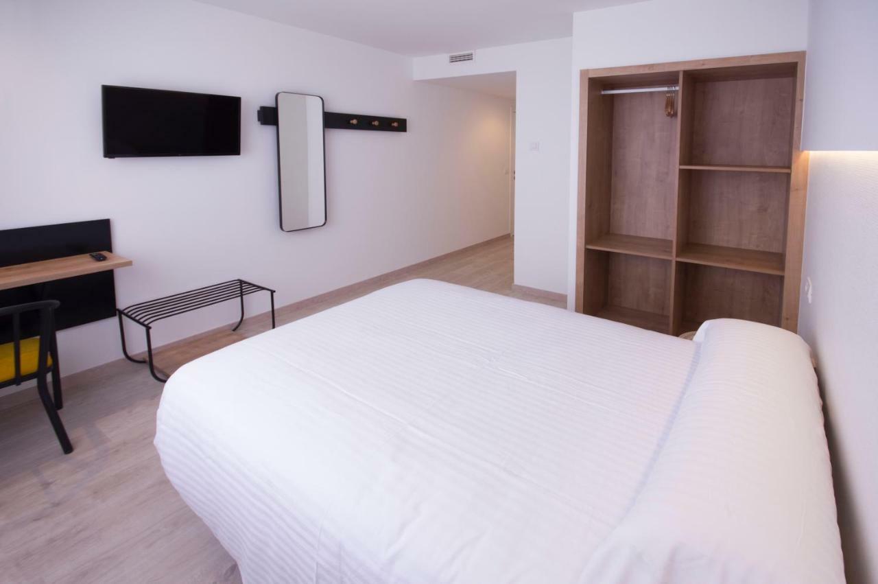 U-Hotel Dario Lugo Bagian luar foto